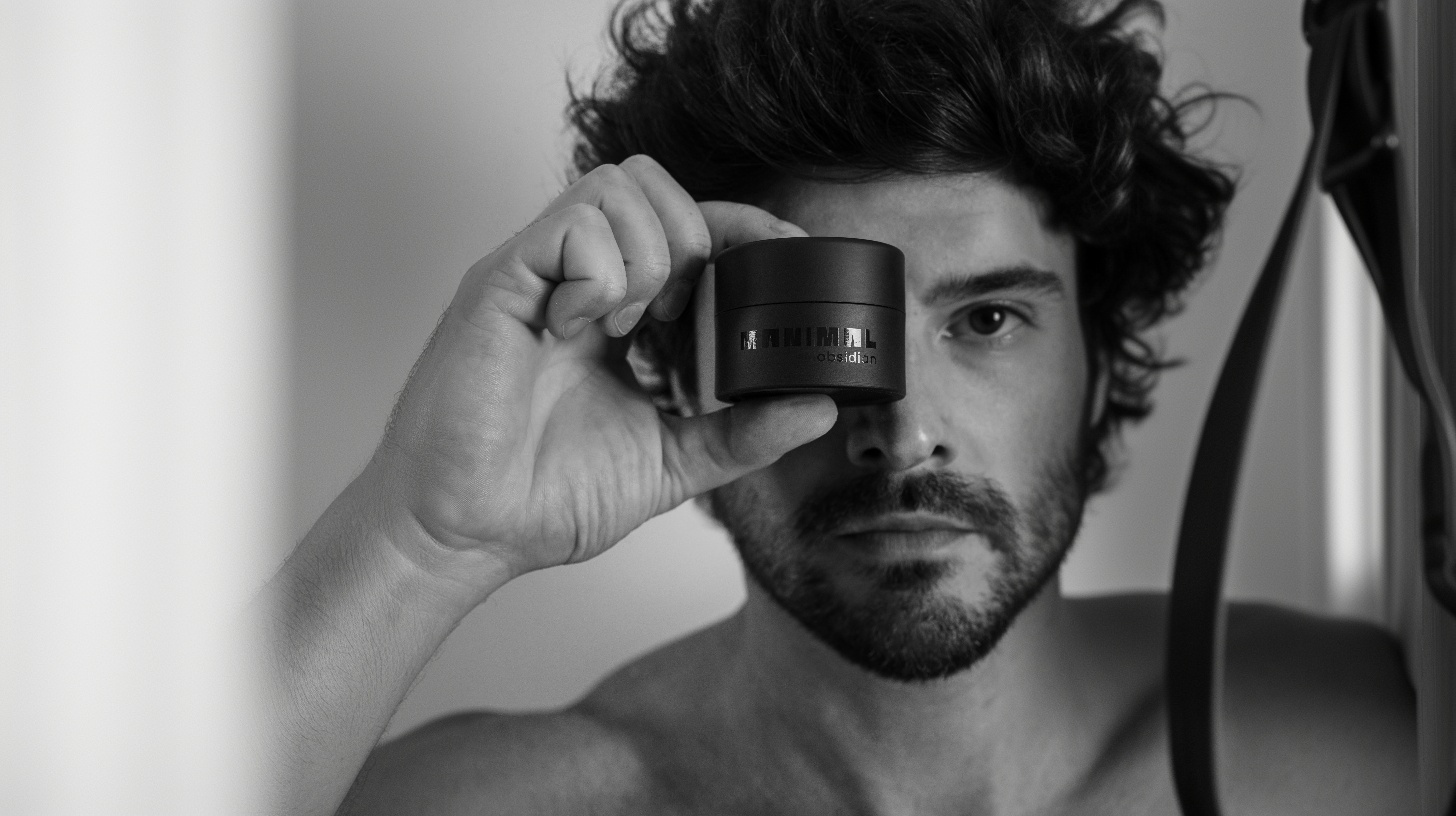 Slow Aging: ¿Por Qué los Hombres que Ganan a Largo Plazo ya Cambiaron su Mentalidad sobre la Piel?